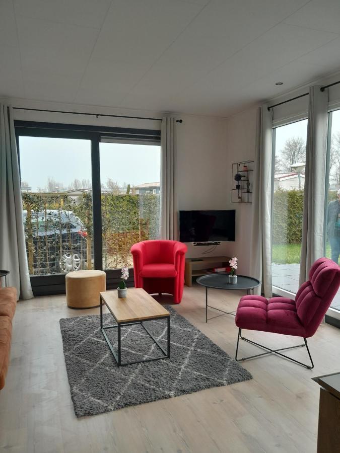 Luxe 5 Persoons Bungalow Op Rustig Vakantiepark Nabij Leeuwarden Dronrijp Luaran gambar