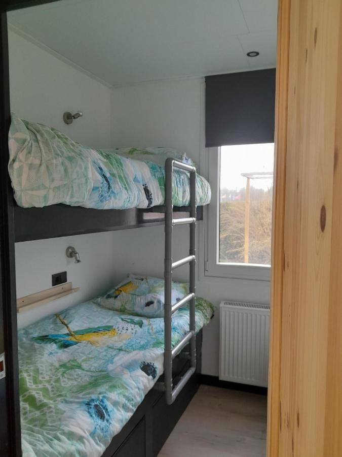 Luxe 5 Persoons Bungalow Op Rustig Vakantiepark Nabij Leeuwarden Dronrijp Luaran gambar